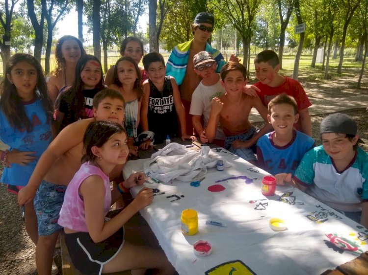 La Colonia del club en TV