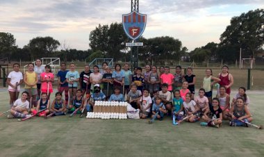 CAF recibió un aporte económico y compró materiales deportivos