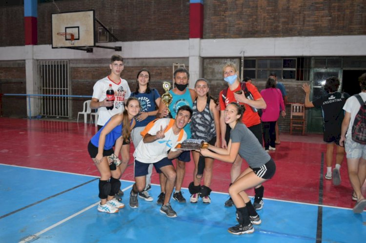 Se desarrolló el Torneo Mixto de Vóley