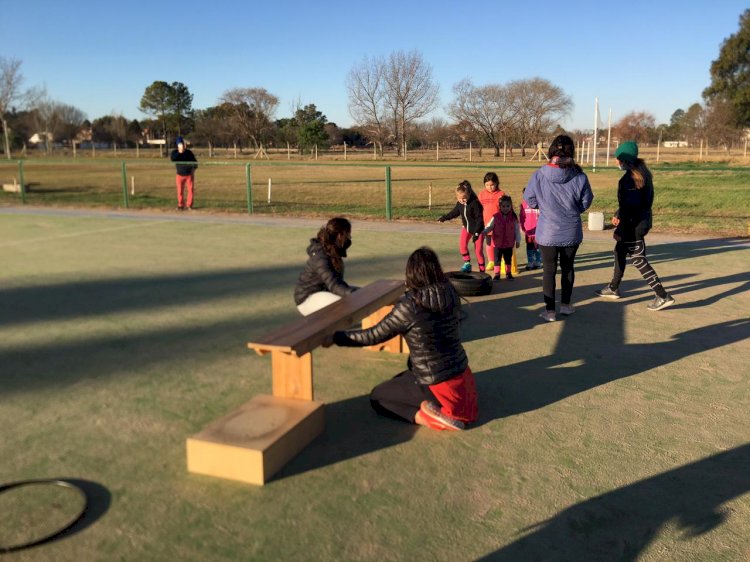Escuelita de Hockey: actividades por el Día del Amigo