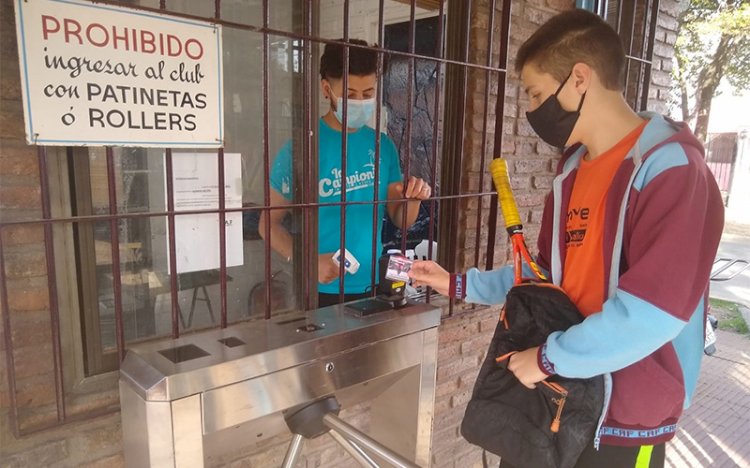 Ingreso a la Sede: molinete en funcionamiento