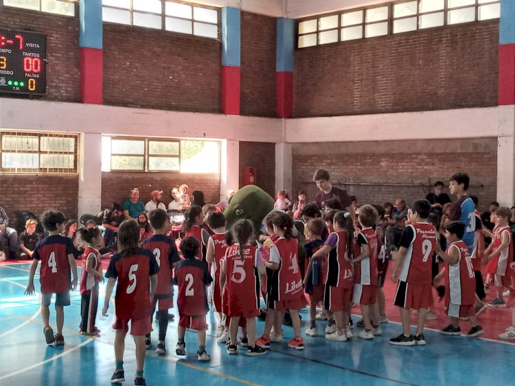 Básquet: la fiesta de los más chicos