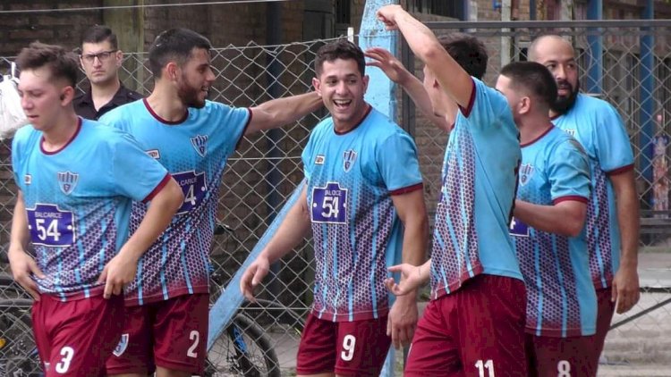 Fútbol: la Primera sigue en carrera por el ascenso